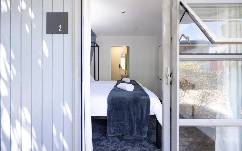 Haka House Rotorua hostel near Kuirau Park free foot baths, Rotorua hot springs hotels, New Zealand
