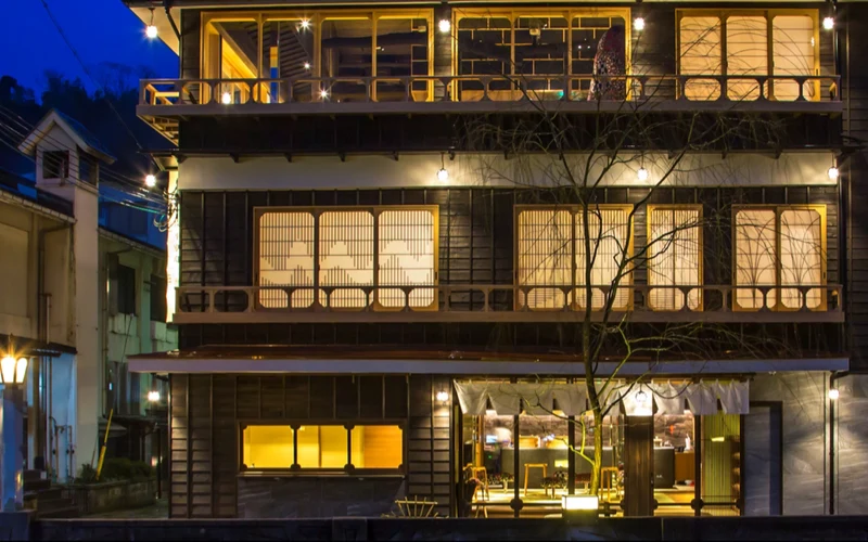 Kinosaki Onsen Tokitotoki, a design-led inn on the willow street of the hot spring town of Kinosaki Onsen, Japan