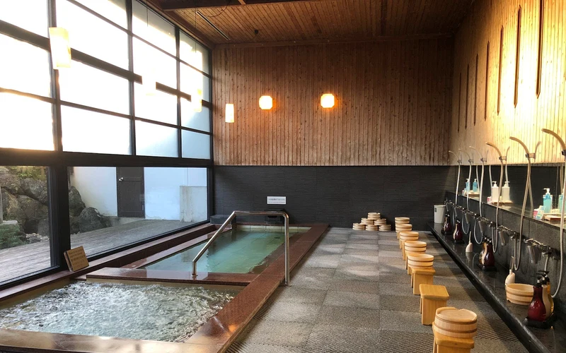 Onishiya Suishoen and its open-air hot spring bath in Momoshima, a kilometre from central Kinosaki Onsen, Japan