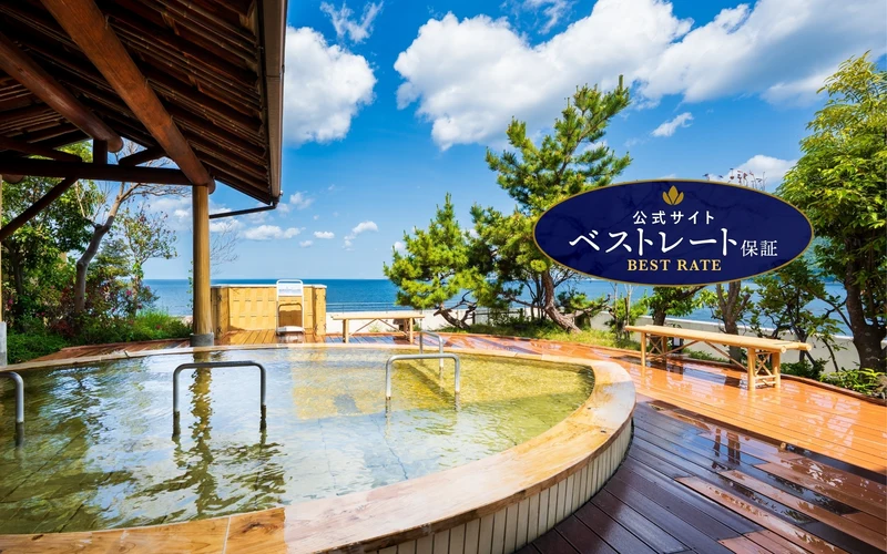 Open-air hot spring bath facing the water at Seaside Hotel Mimatsu OOETEI on Kitahama, Beppu onsen, Japan