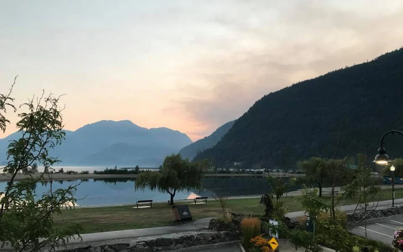 The Hot Spring Villa Hotel across from the lagoon at Harrison Hot Springs, British Columbia, a hotel with no hot springs water